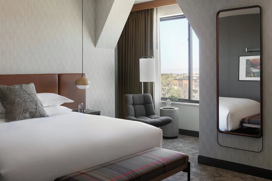 Kimpton Armory Hotel Bozeman — Guest room
