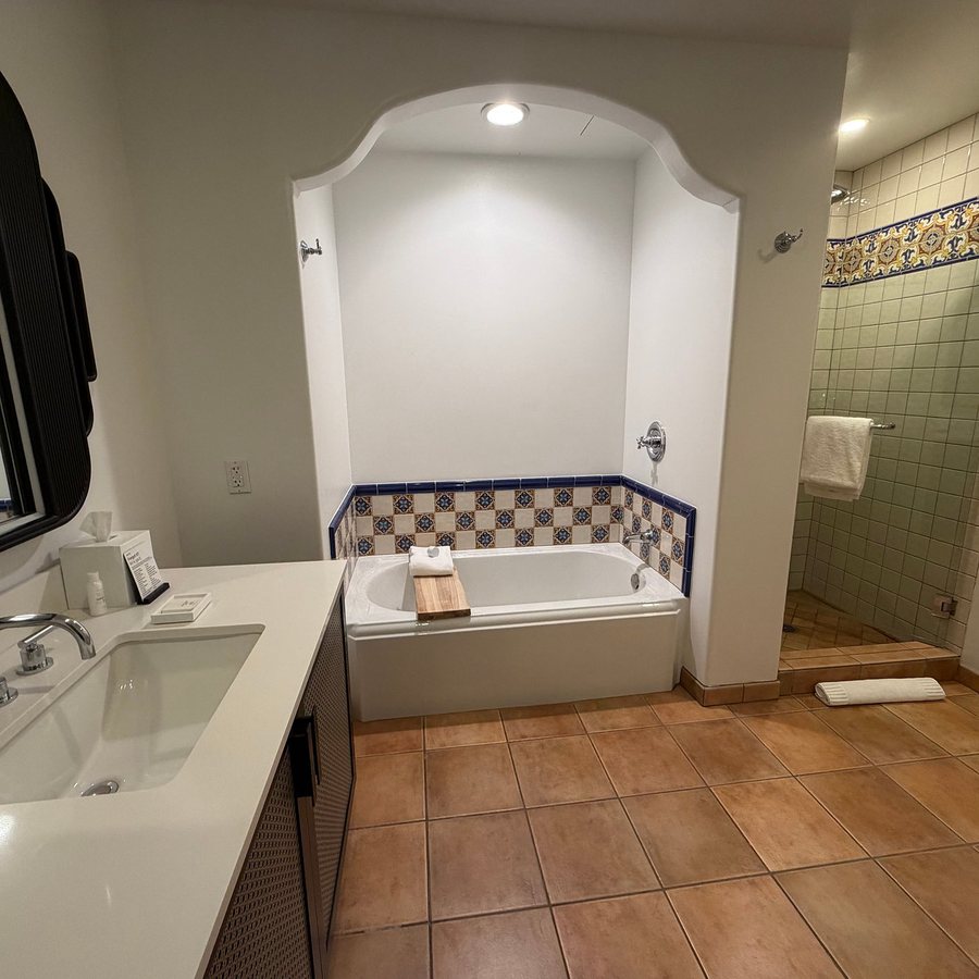 Kimpton Canary Hotel Santa Barbara — Bathroom
