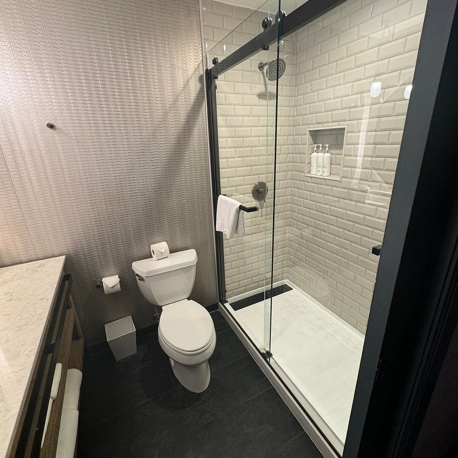 Kimpton Claret Hotel By IHG — Bathroom