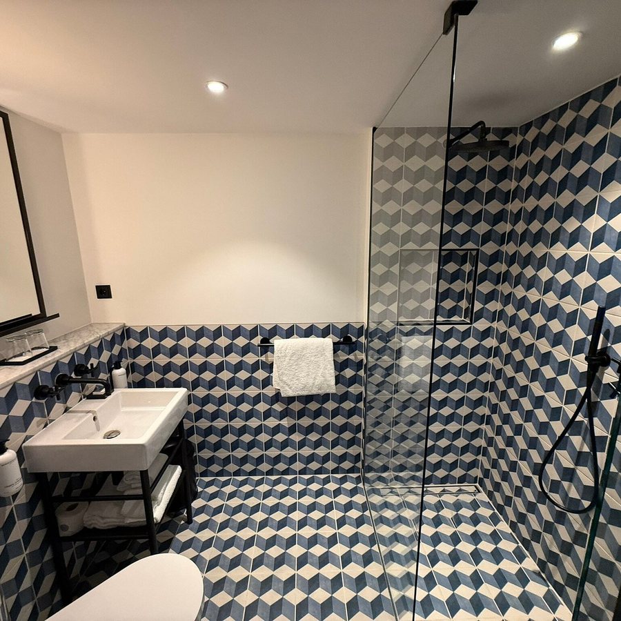 Kimpton De Witt By IHG — Bathroom