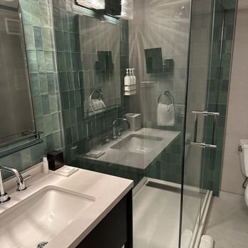 Kimpton Hotel Enso — Bathroom
