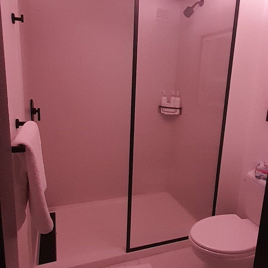 Kimpton Hotel Fontenot By IHG — Bathroom