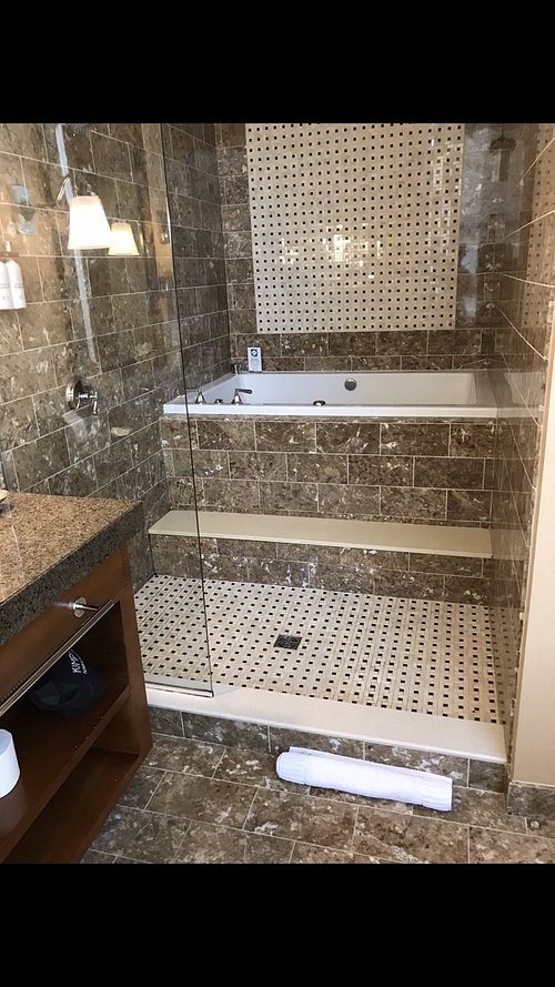 Kimpton Hotel Monaco Baltimore Inner Harbor — Bathroom