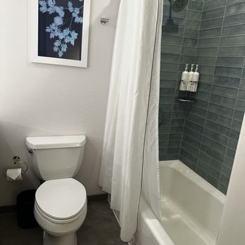 Kimpton Hotel Monaco Salt Lake City by IHG — Bathroom