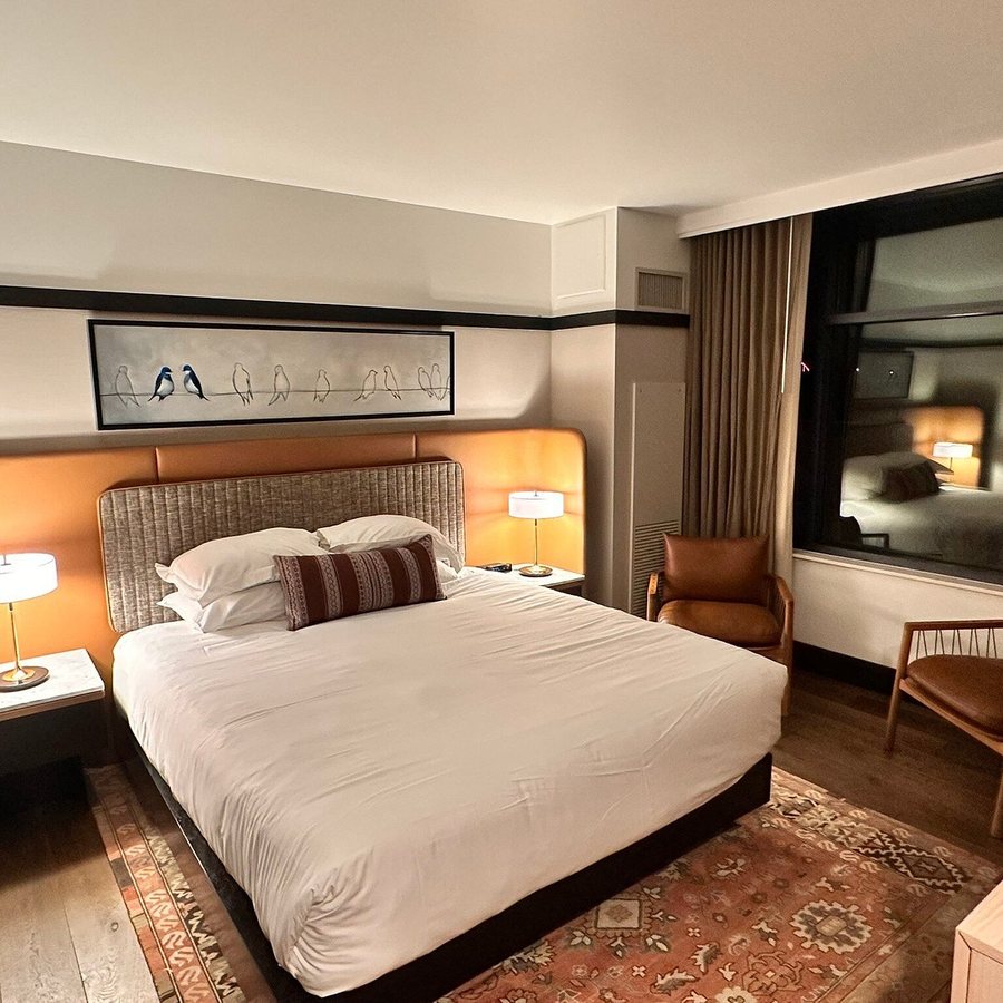 Kimpton Journeyman Hotel — Guest room
