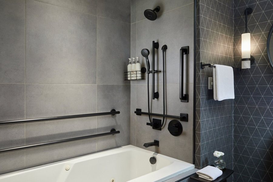 Kimpton Marlowe Hotel by IHG — Bathroom