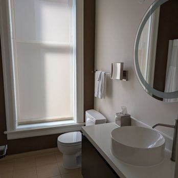 Kimpton Riverplace Hotel by IHG — Bathroom