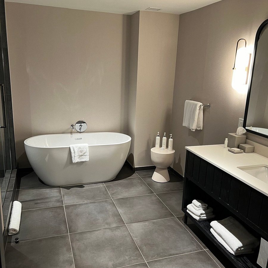 Kimpton Shane Hotel — Bathroom