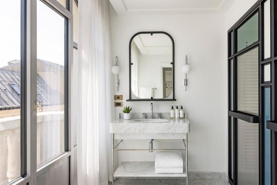 Kimpton St Honore Paris — Bathroom