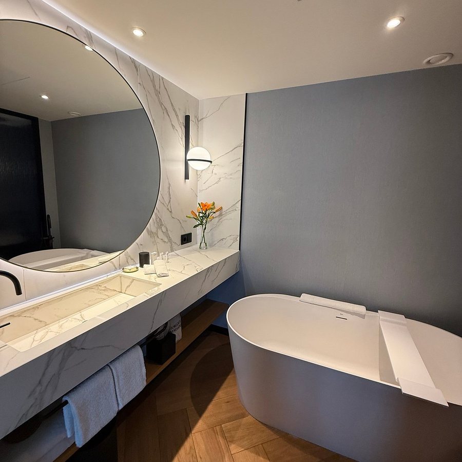 Kimpton Vividora Hotel By IHG Barcelona Catalonia — Bathroom
