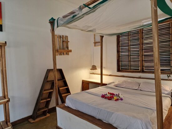 Kinasi Lodge — Guest room