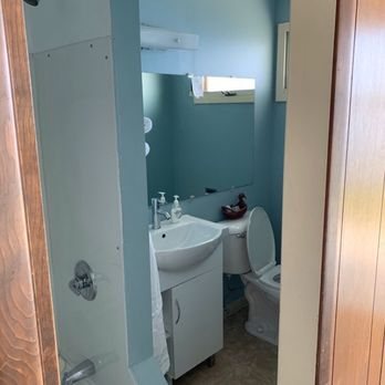 King Copper Waterfront Motel — Bathroom