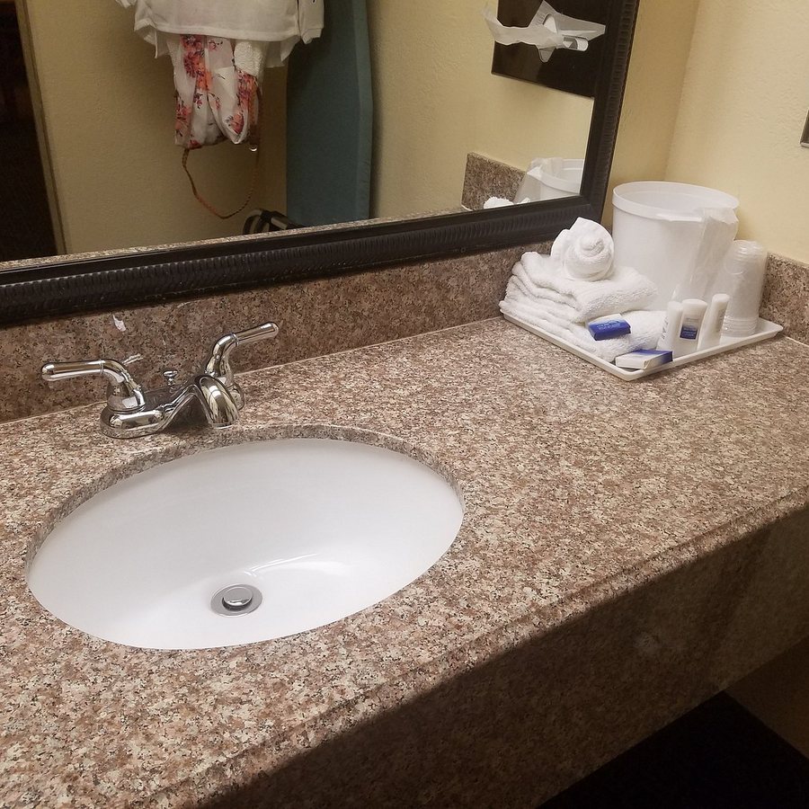 King Creek Resort and Marina — Bathroom
