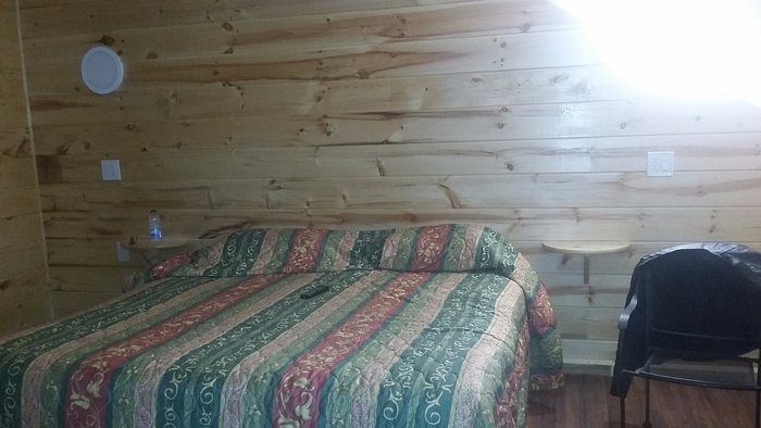 King Hendrick Motel — Guest room