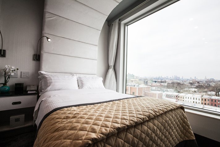 King Hotel Brooklyn Sunset Park — Guest room