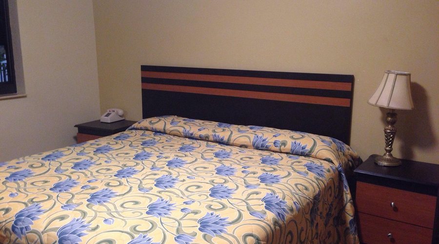 King Motel Miami Florida — Guest room