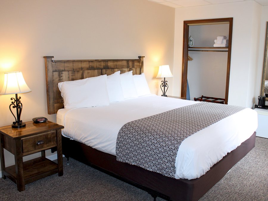 King Phillips Campground Resort — Guest room
