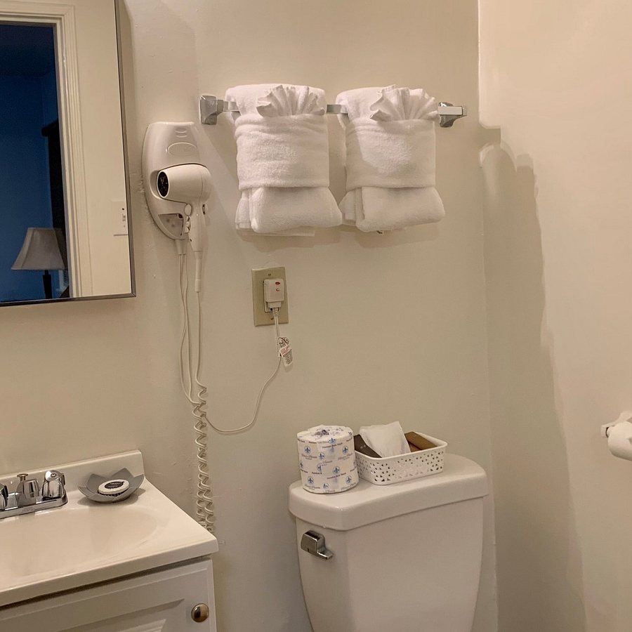 King s Lodge Motel Los Angeles California — Bathroom