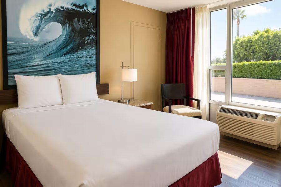 Kings Inn Anaheim Anaheim California — Guest room