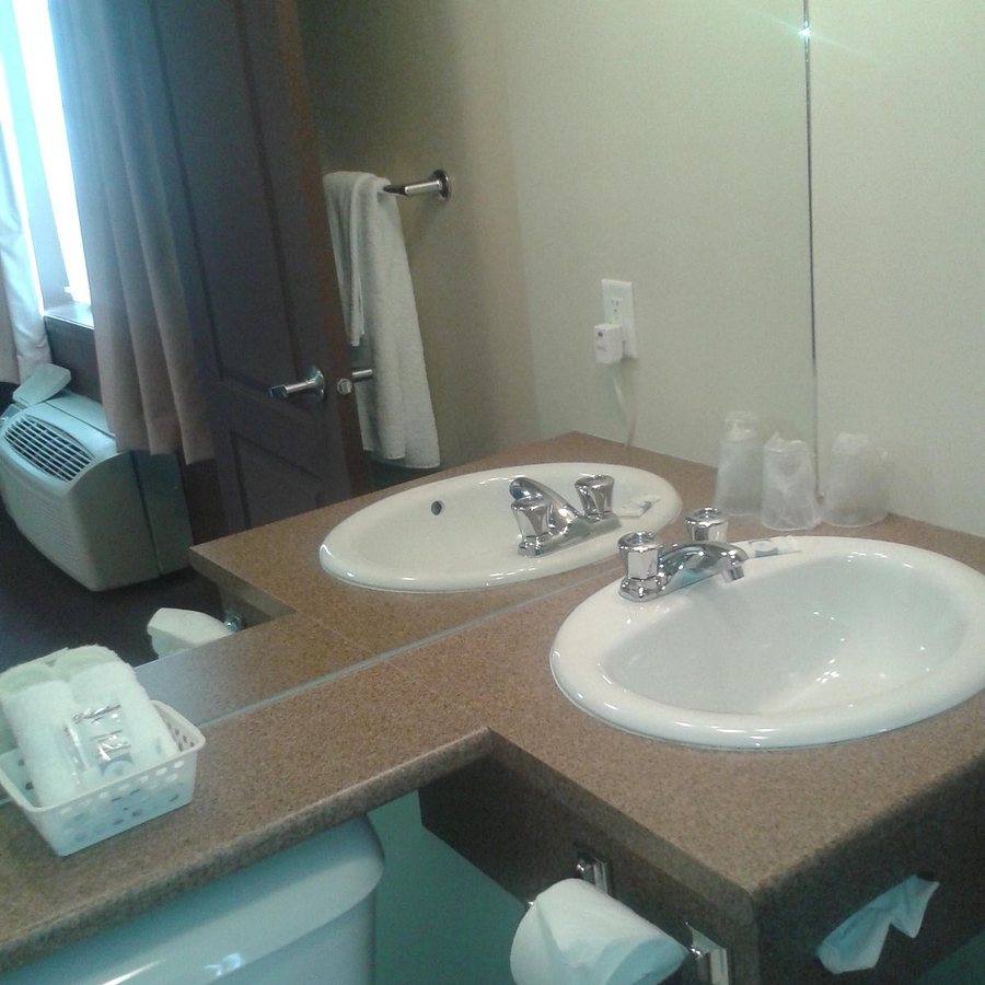 Kings Inn Motel — Bathroom