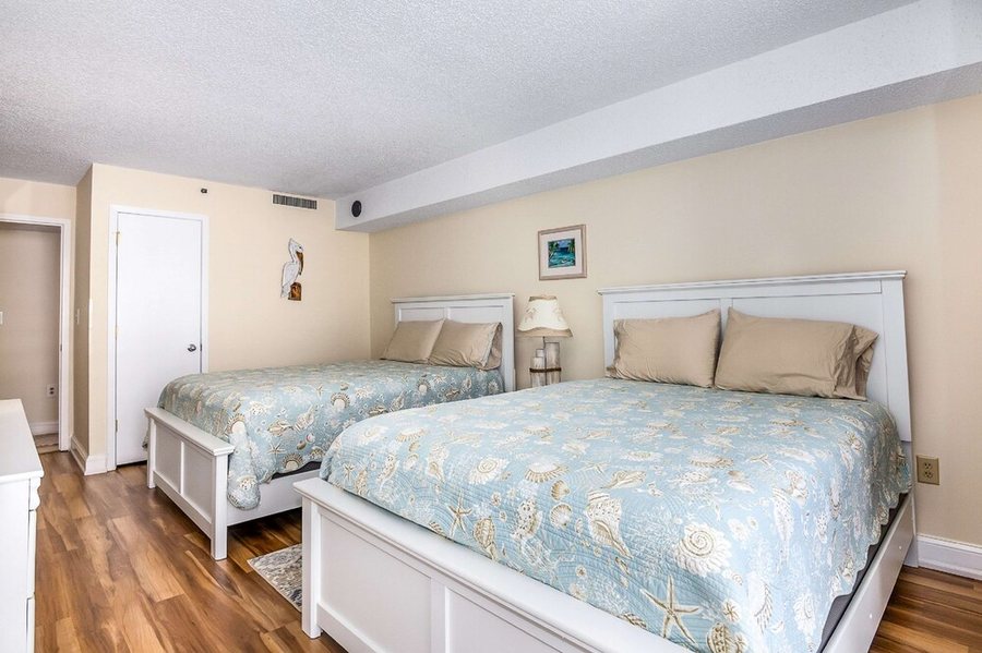 Kingston Plantation Condos — Guest room