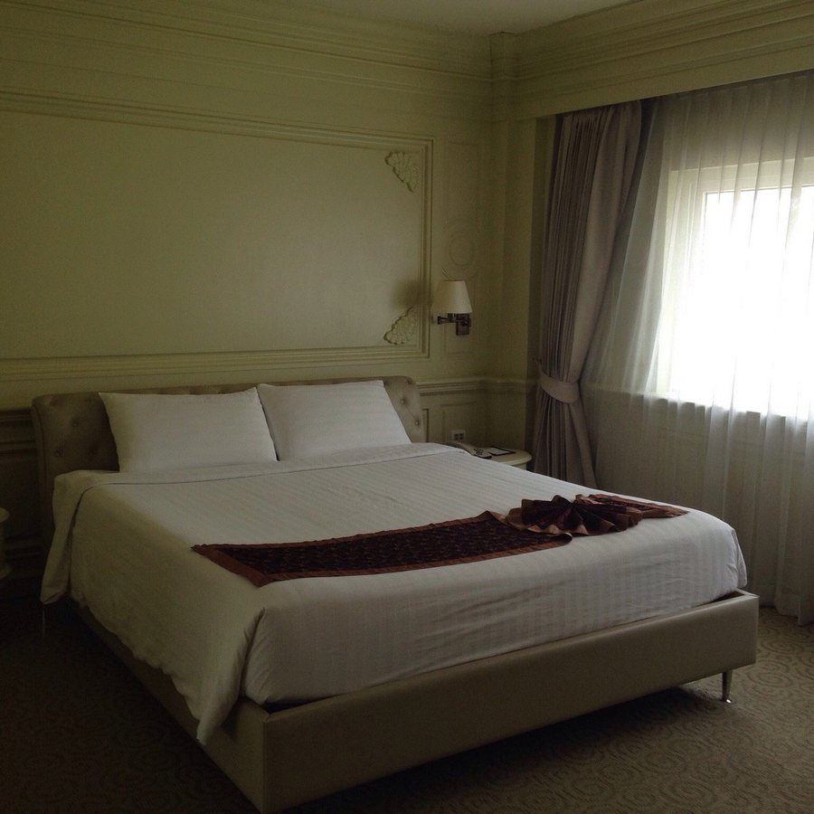 Kingston Suites — Guest room