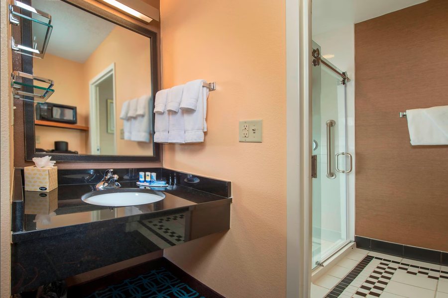 KingWood Suites Luxury Lodges — Bathroom