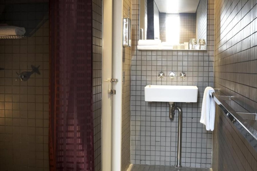Kirketon Hotel Sydney — Bathroom