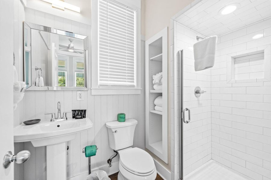 Kiva Dunes — Bathroom