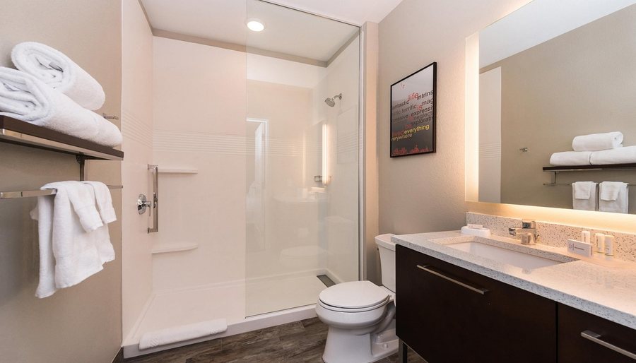 Kiva Motel — Bathroom