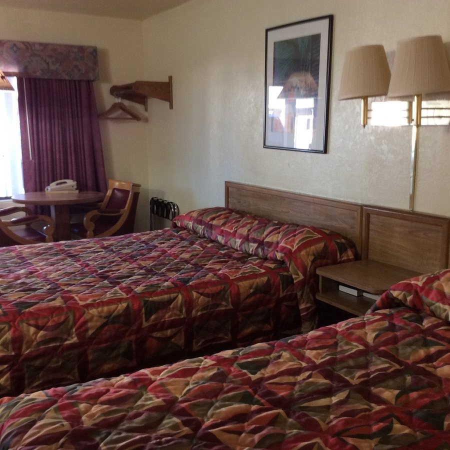 Kiva Motel — Guest room