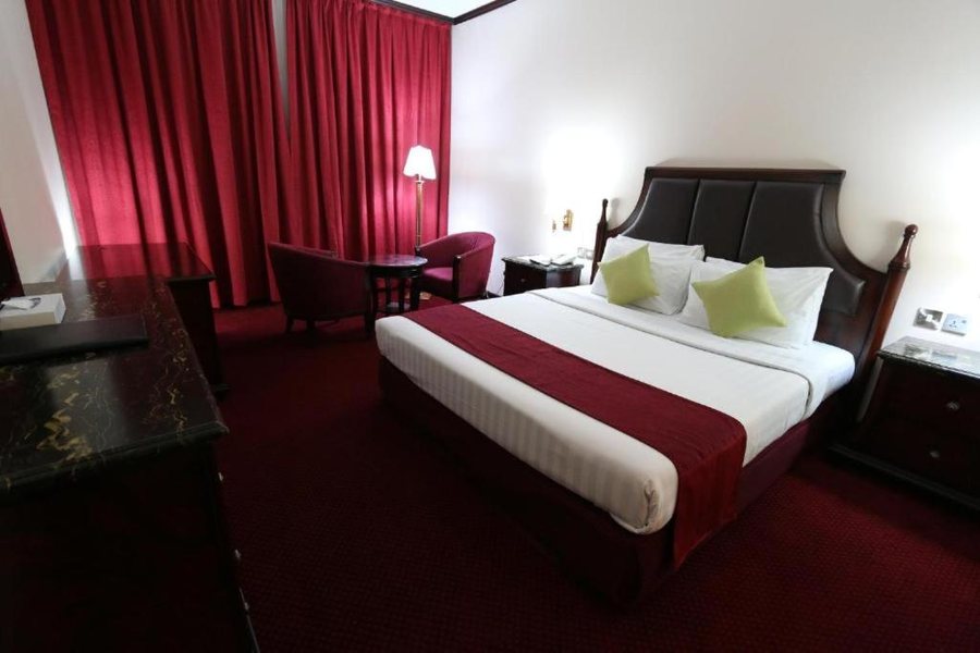 Knight Armour Hotel — Guest room