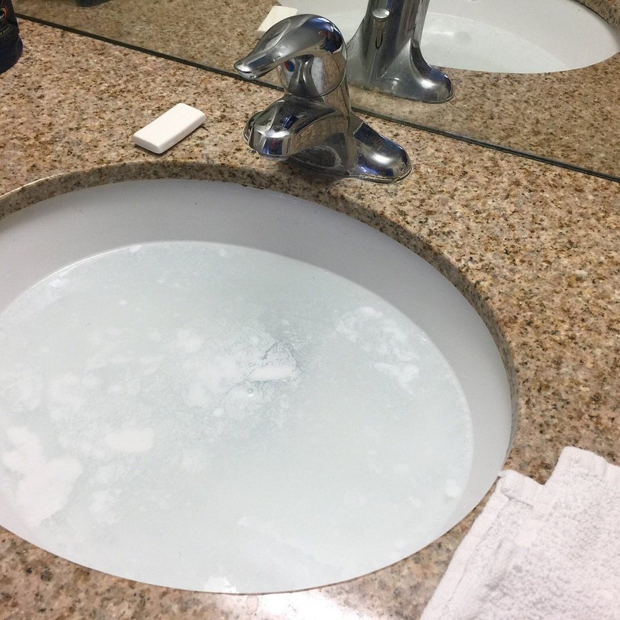 Knights Inn Jacksonville at Dix Ellis Trail — Bathroom