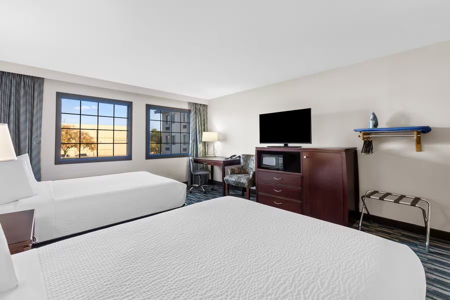 Knights Inn Mesa — Guest room