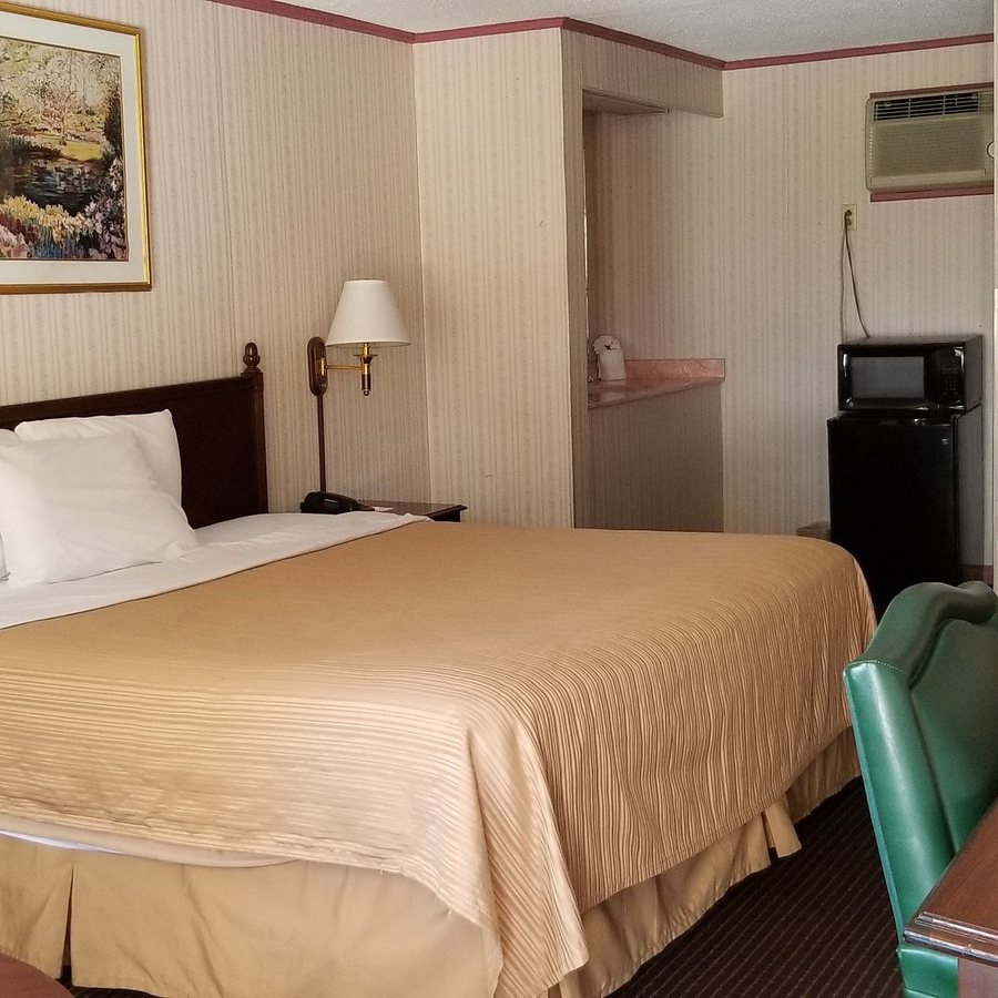 Knights Inn Mount Airy — Guest room