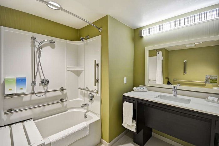 Knights Inn Oswego — Bathroom
