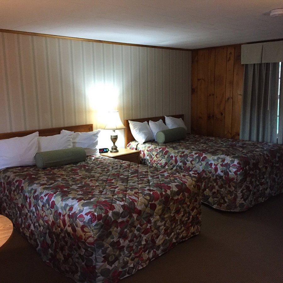 Knotty Pine Motel — Guest room