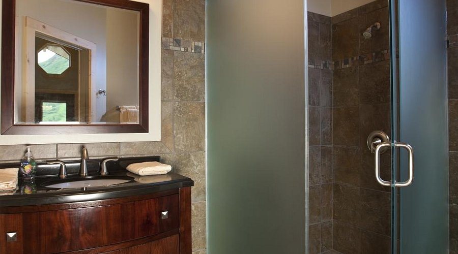 Kodiak Brown Bear Center — Bathroom