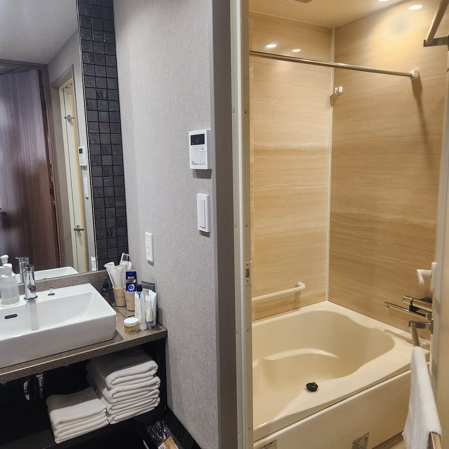 Koko Hotel Nishikasai — Bathroom