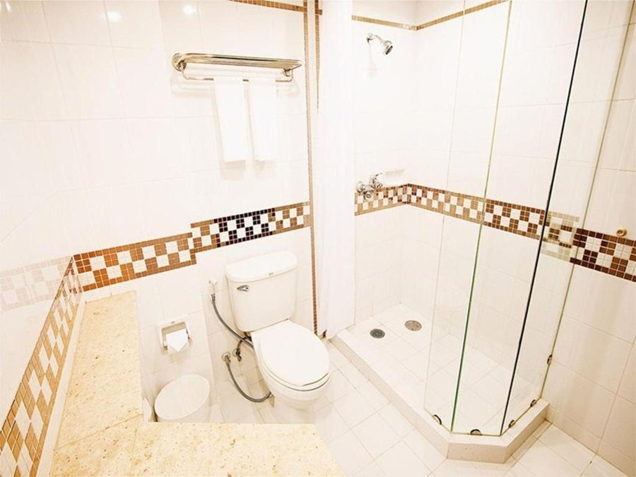 Kokotel Bangkok Surawong — Bathroom