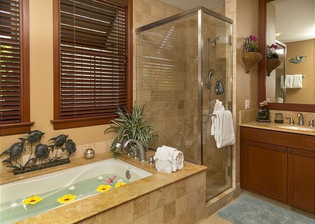 Kolea at Waikoloa Beach Resort — Bathroom