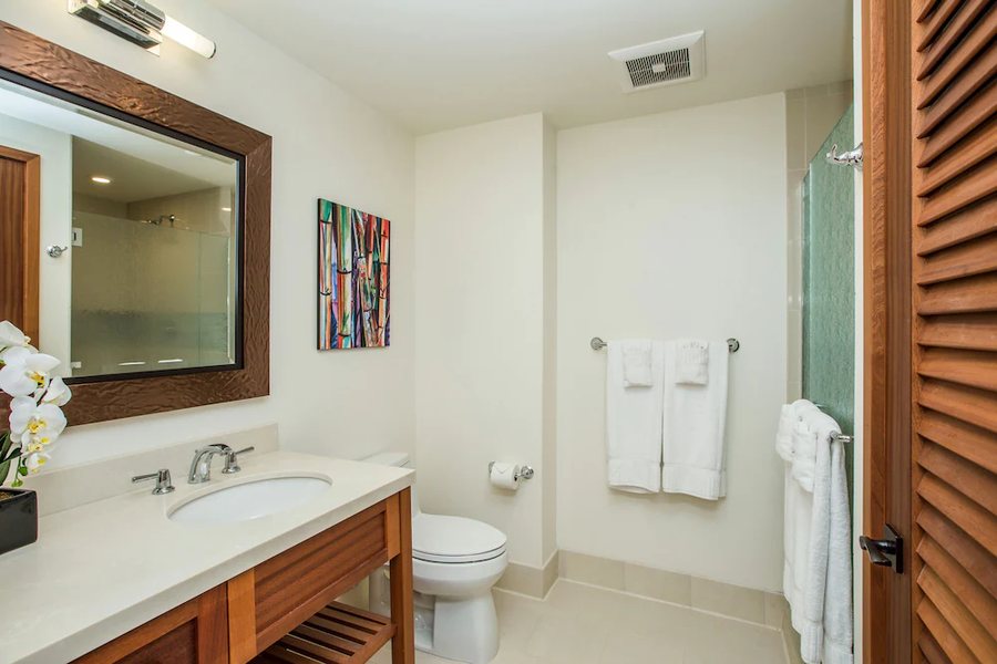Koloa Landing Resort At Poipu Autograph Collection — Bathroom