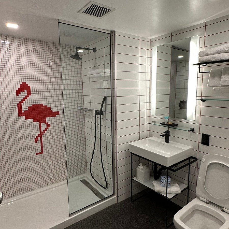Kompose Boutique Hotel Miami Airport Miami Florida — Bathroom