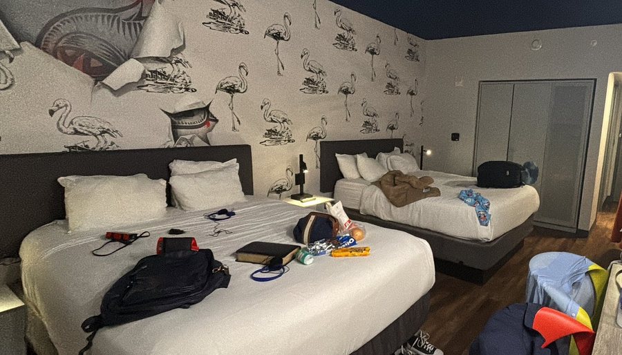 Kompose Boutique Hotel Miami Airport Miami Florida — Guest room