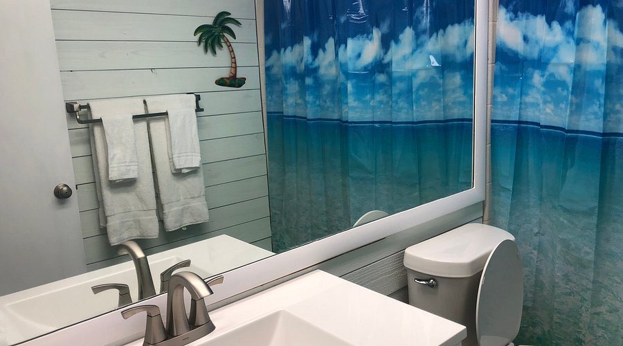 Kon Tiki Resort — Bathroom