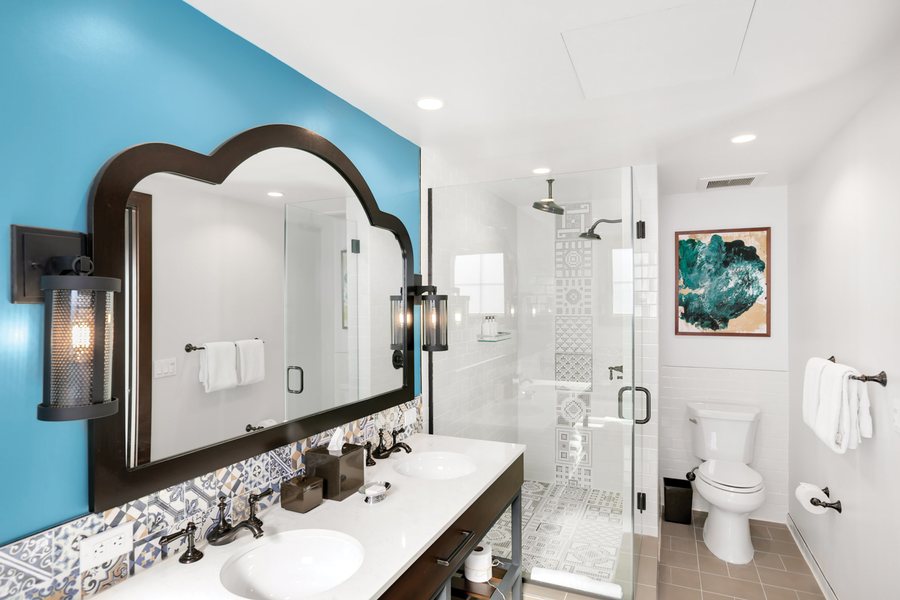 Kona Kai Oasis — Bathroom