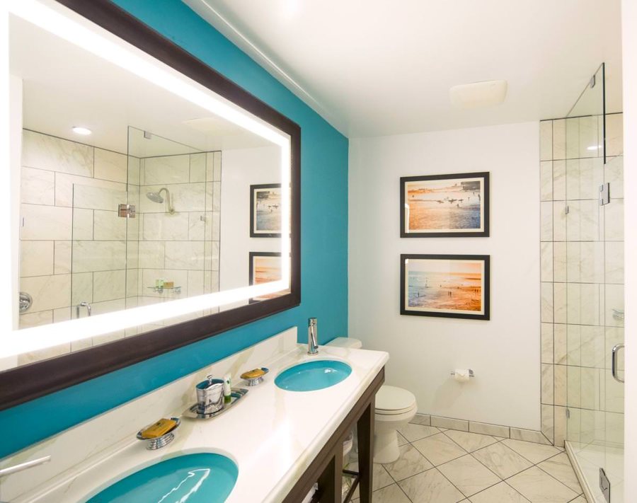 Kona Kai Resort — Bathroom