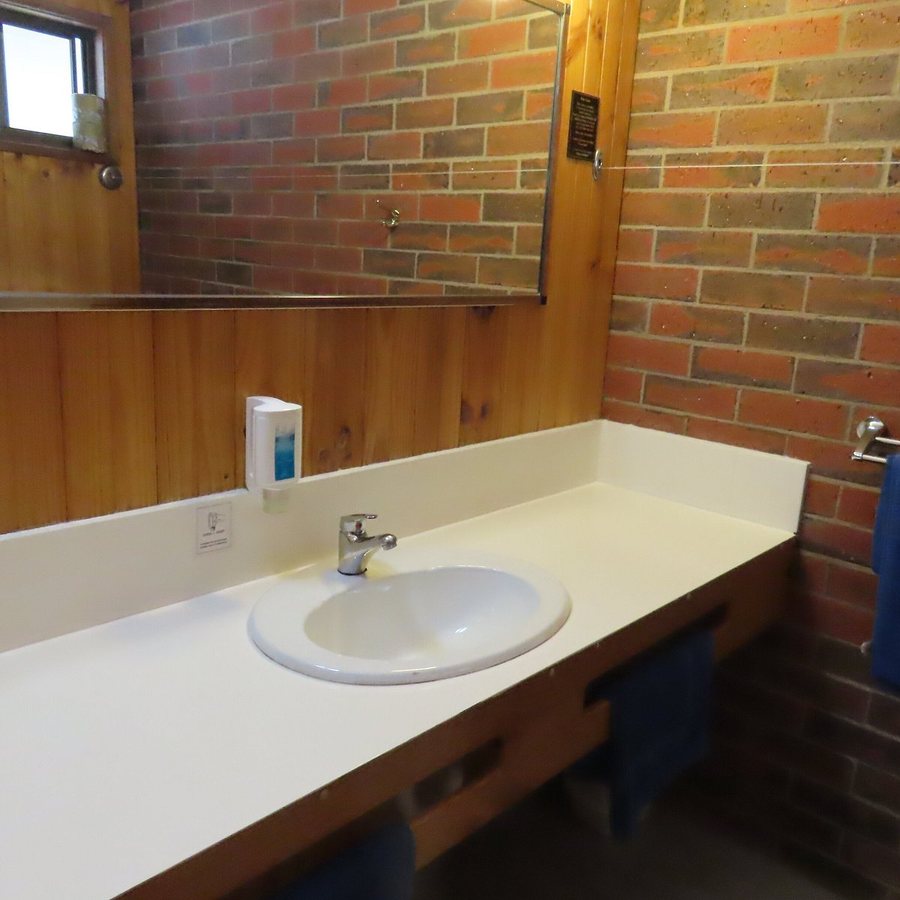 Kookaburra Lodge Motel Yungaburra — Bathroom