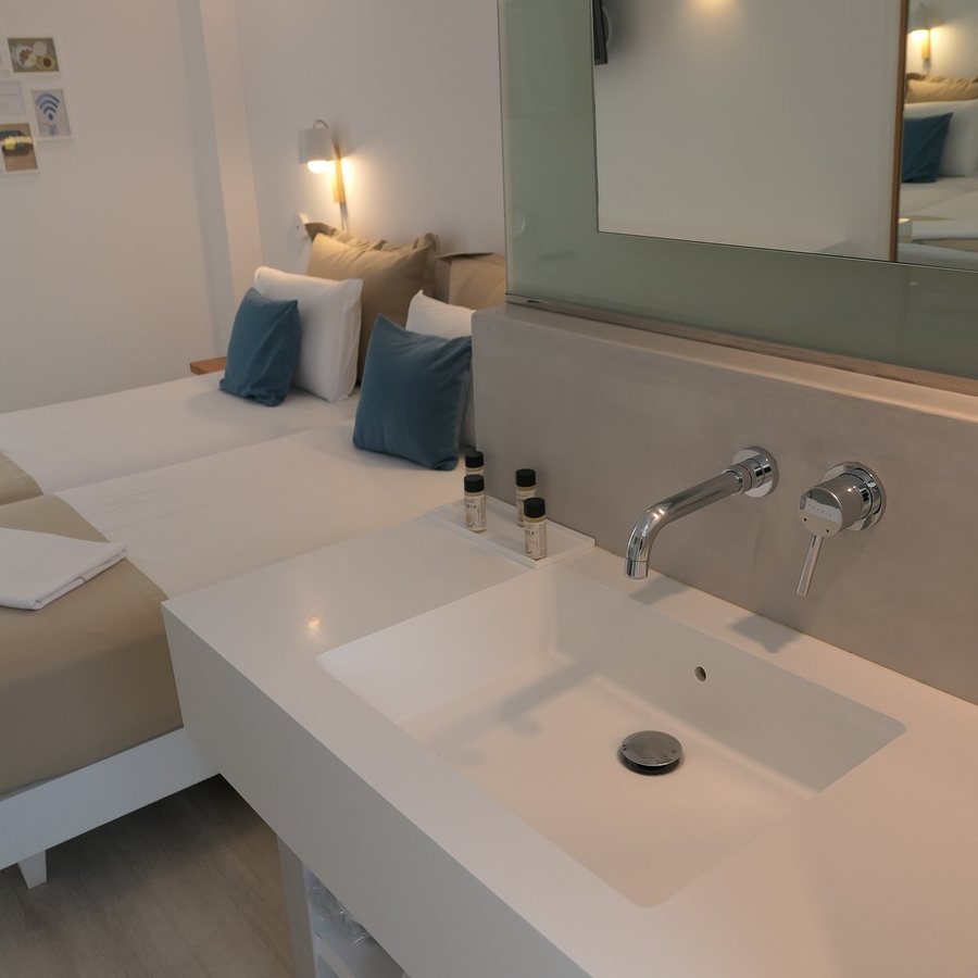 Kouros Seasight — Bathroom