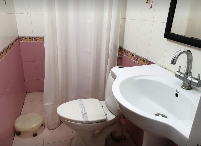 KrishnaHimalayan Hotel — Bathroom